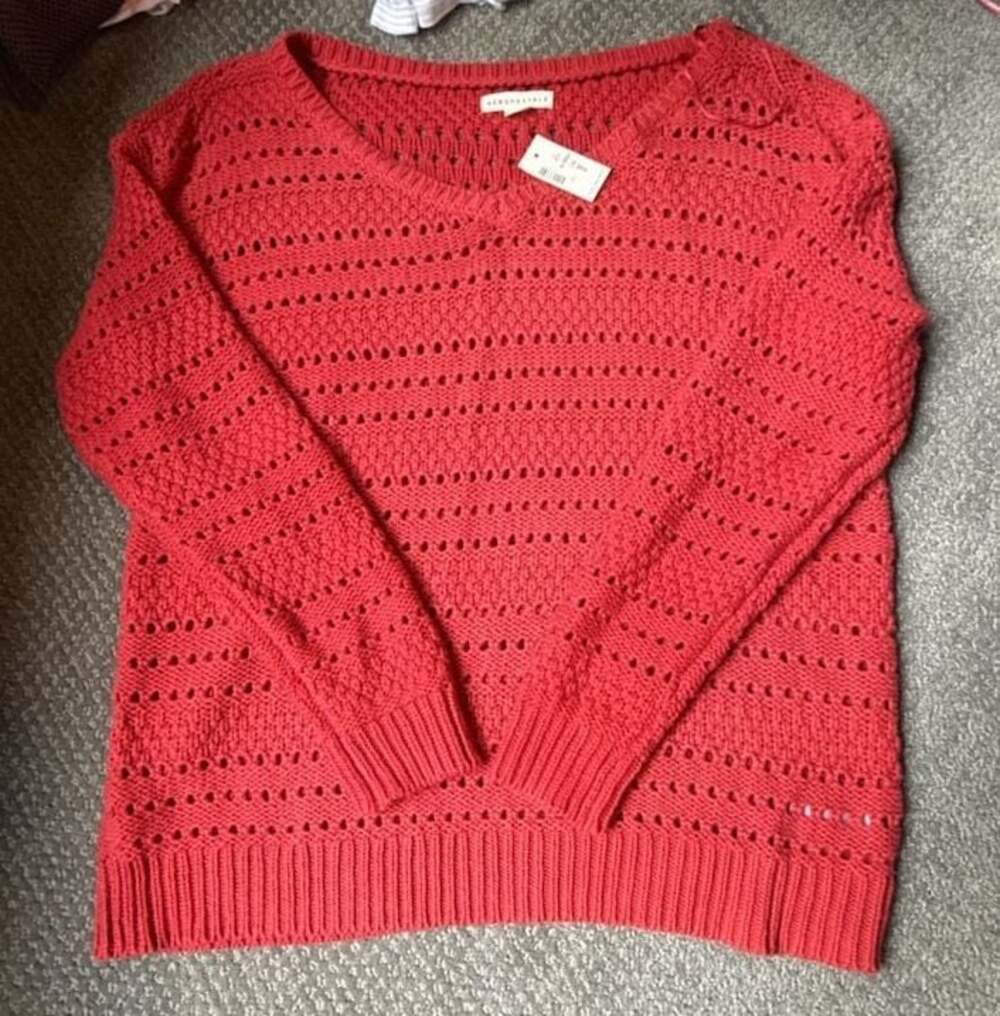 Aéropostale Solid Open-Knit V-Neck Sweater in Red